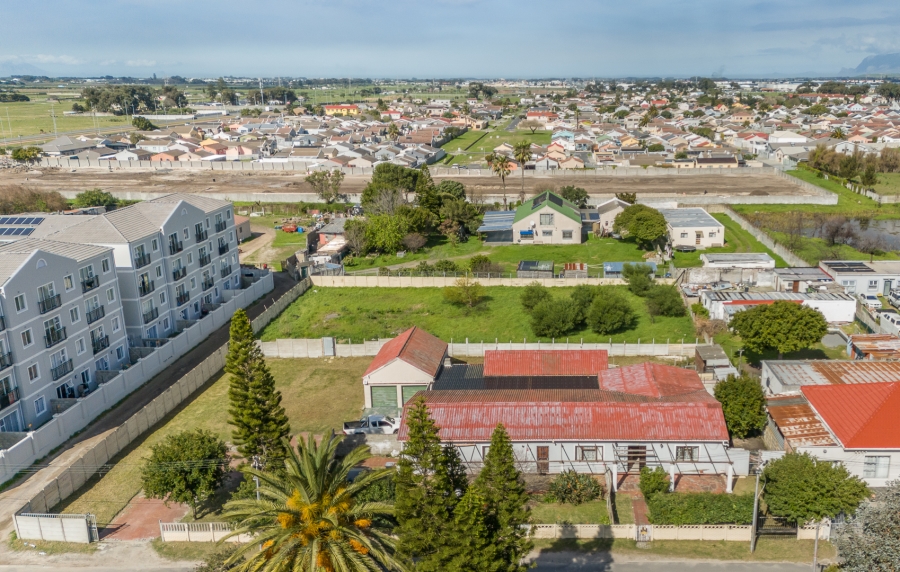 7 Bedroom Property for Sale in Wetton Western Cape